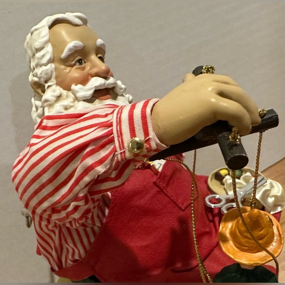 Kurt S. Adler “Gepetto Santa” Musical Figurine with Puppet - Picture 10 of 14